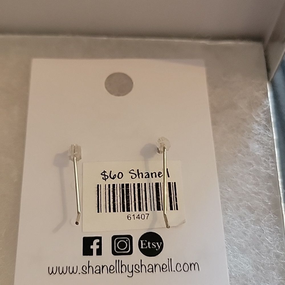 Dangling earrings by Shanell by Shanell - Picture 3 of 4